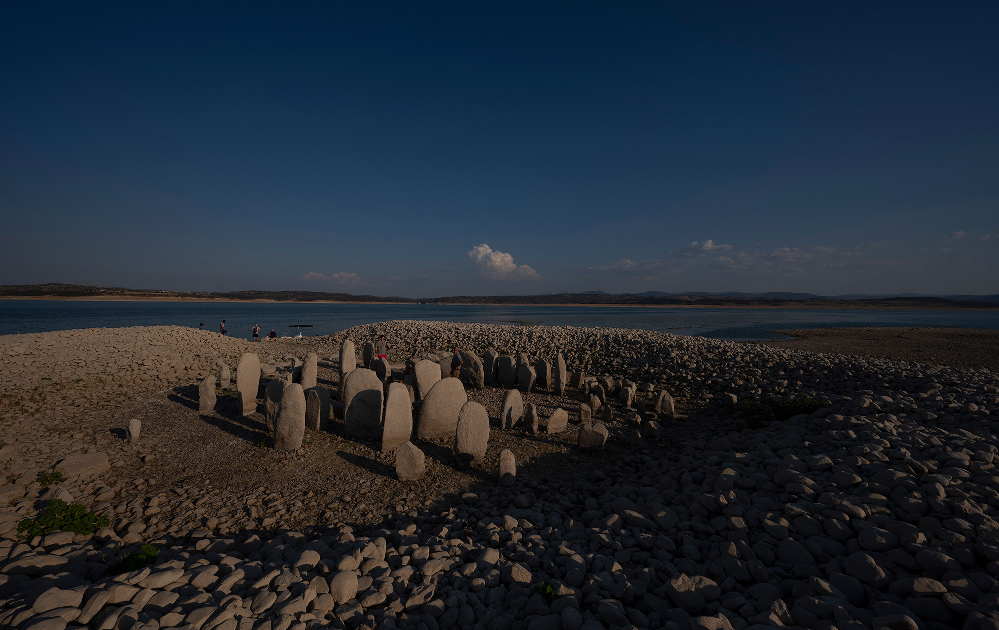 В Іспанії через сильну посуху сплив ще один Стоунхендж і стародавня церква (фото)